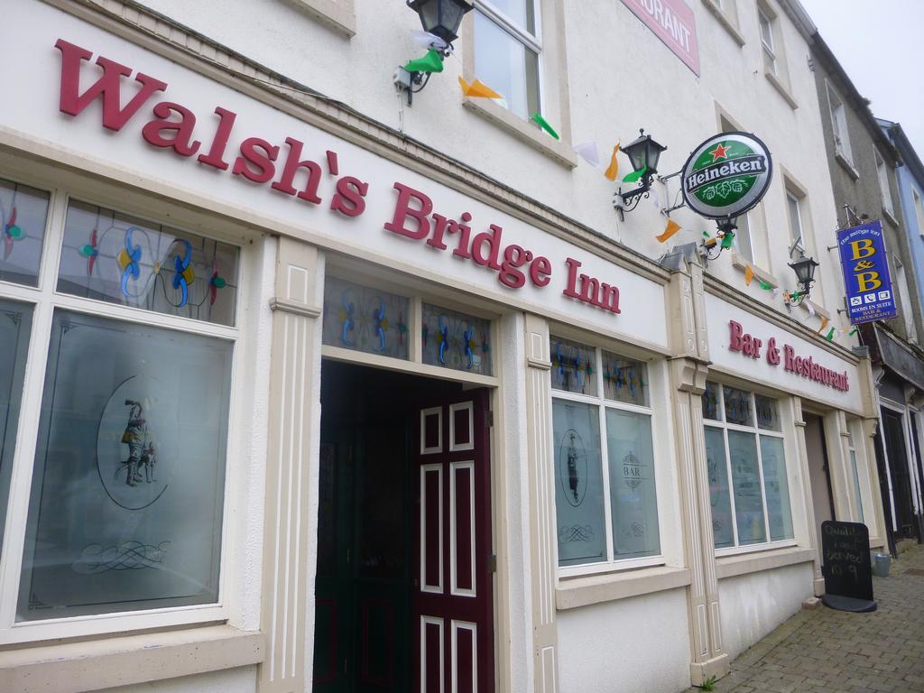 Walsh'S Bridge Inn Newport  Exterior photo