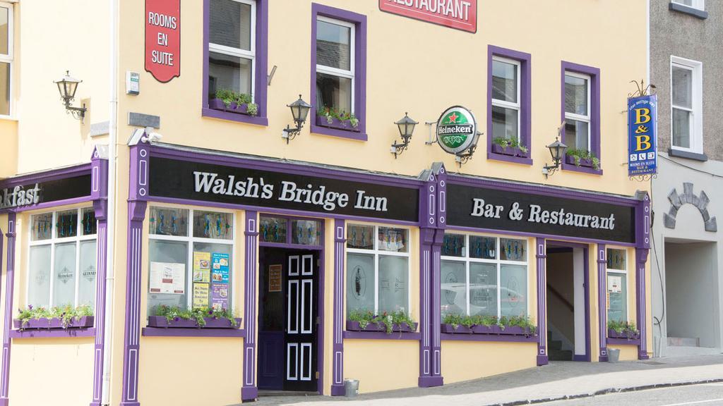 Walsh'S Bridge Inn Newport  Exterior photo