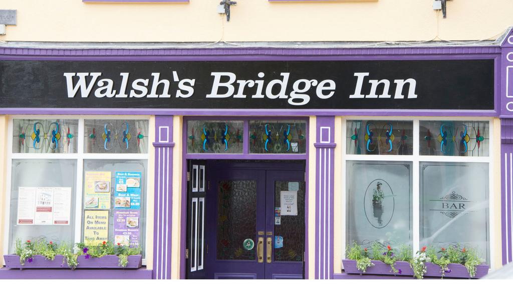 Walsh'S Bridge Inn Newport  Exterior photo